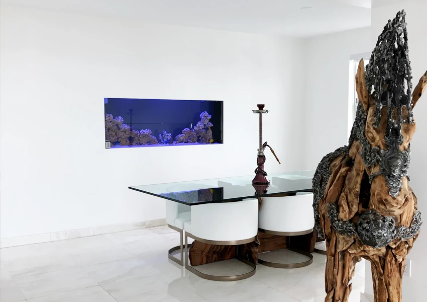 Aquarium resembling a living painting in the family dining room